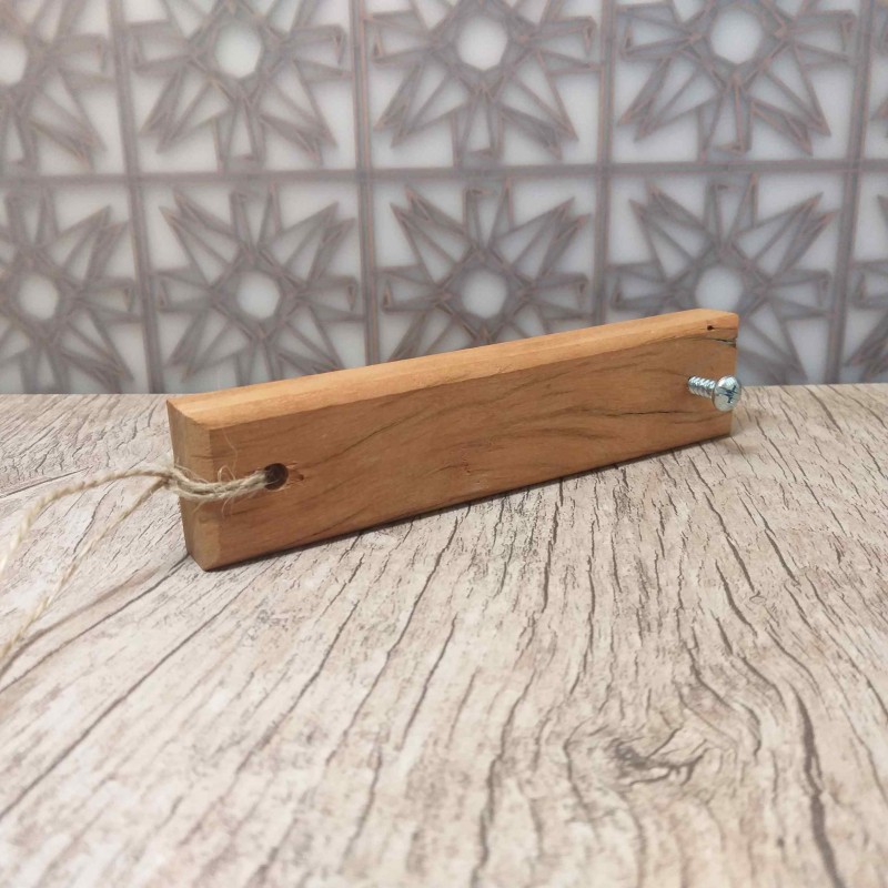 abridor de garrafas rustico em madeira com personalização a laser